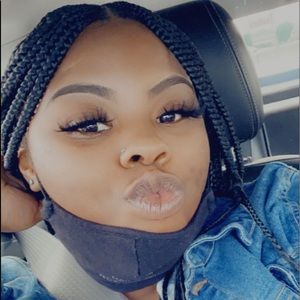 Meet your Posher, Devin